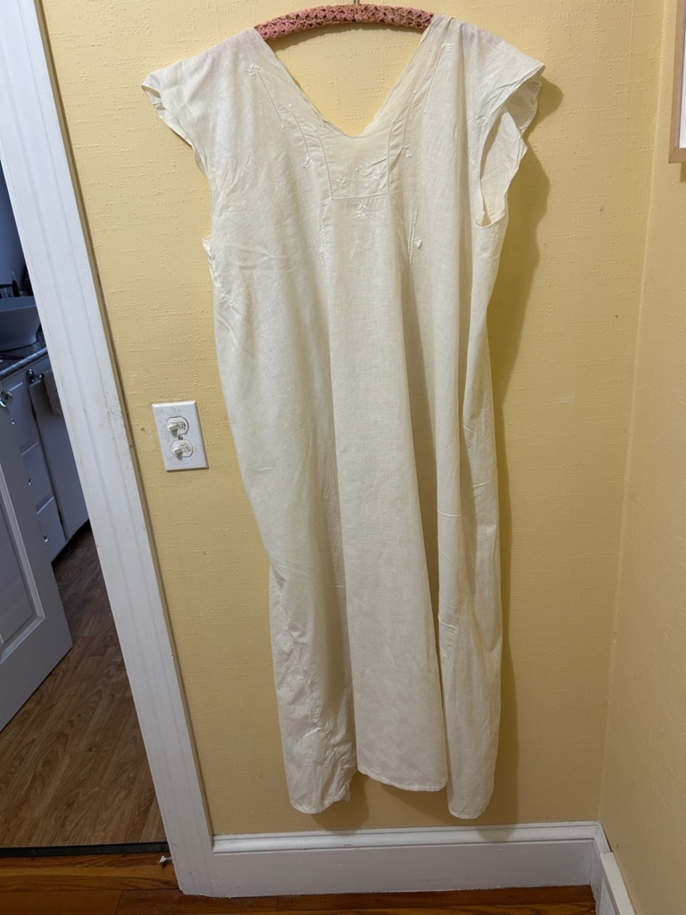 Antique cotton Simple Cream V-Neck Embroidered slip